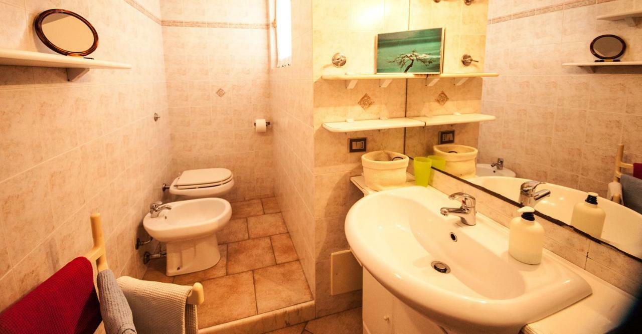 Temo River House Romantic Balcony And Peaceful Retreat In The Heart Of Bosa Ngoại thất bức ảnh