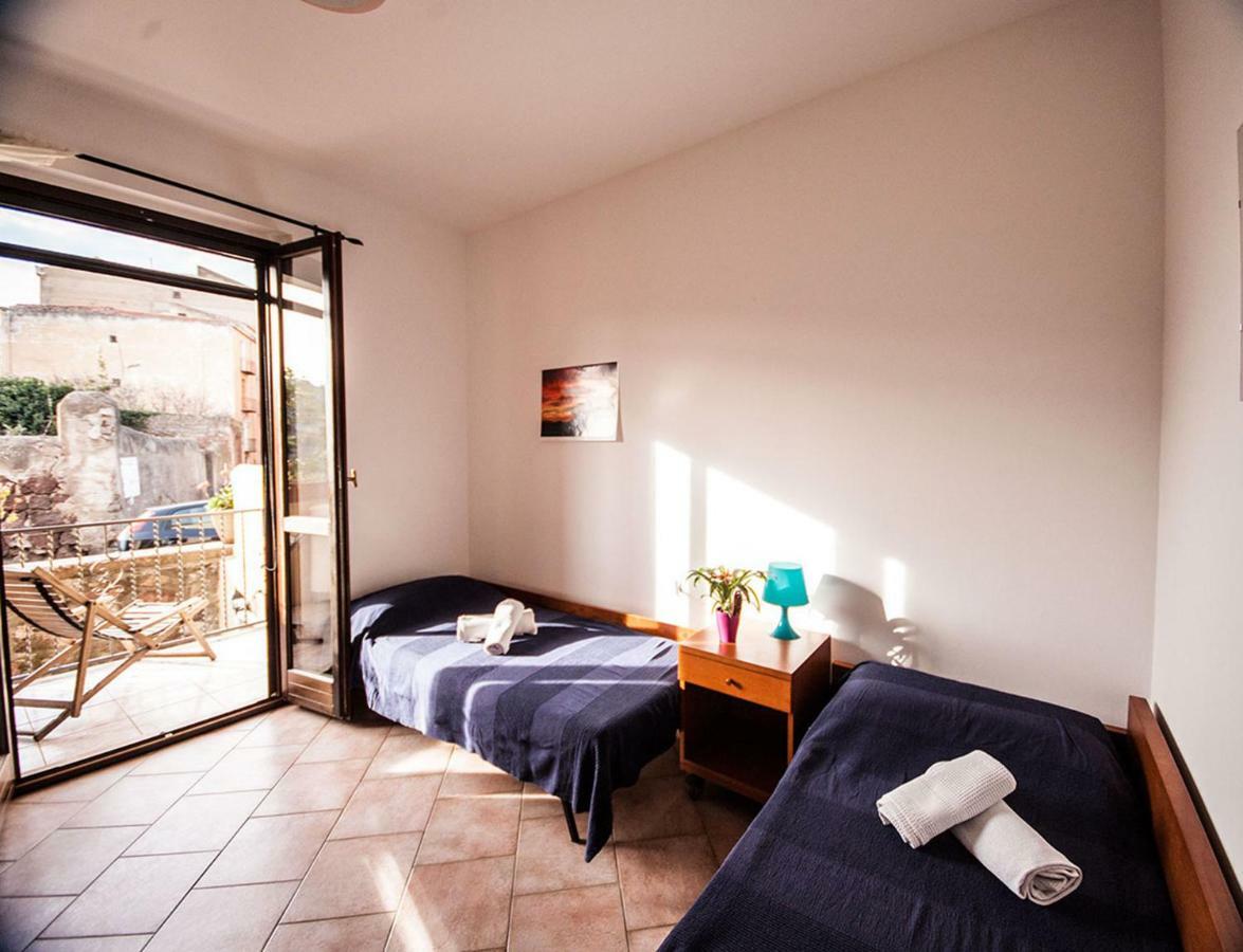 Temo River House Romantic Balcony And Peaceful Retreat In The Heart Of Bosa Ngoại thất bức ảnh